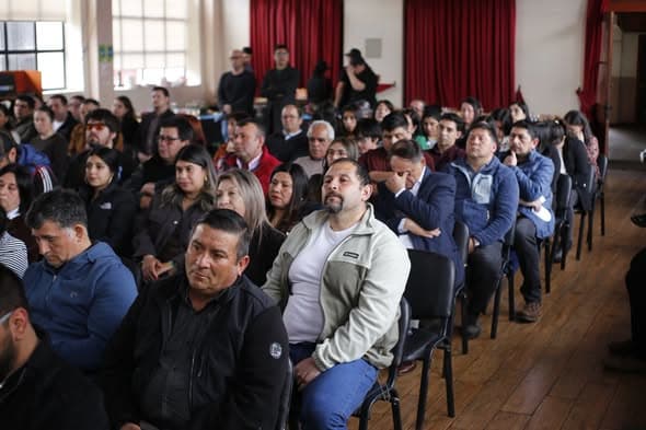 “ DÍA NAC. DE LOS ASISTENTES DE LA EDUCACIÓN”PURÉN RECONOCE A FUNCIONARIOS
